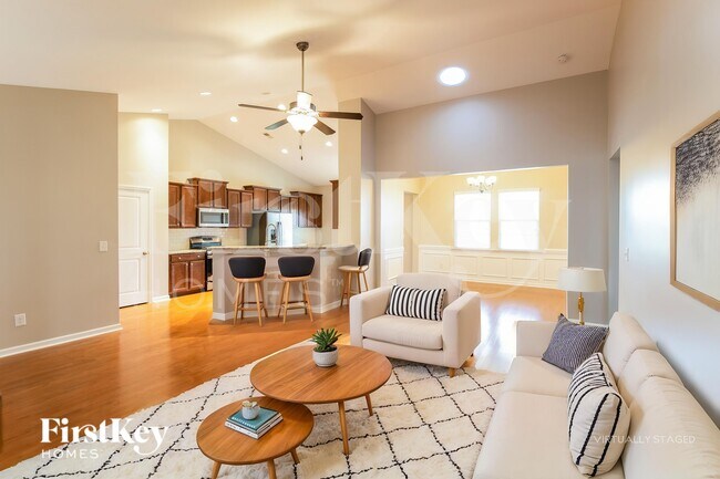 647 Redbud Ln