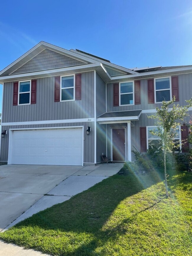 Building Photo - 4 bedroom 2 bath