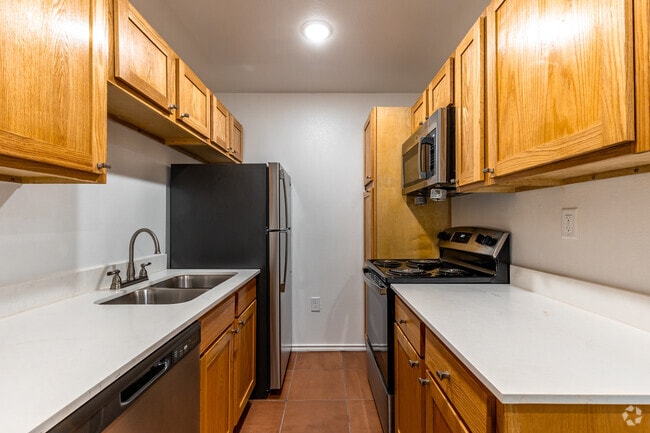 3BD, 1.5BA Loft - 1,000SF - Branchwater