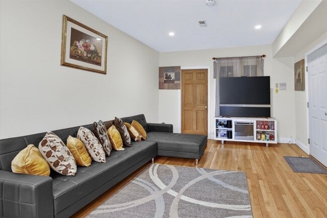 Photo - 7 Chesterton St Unit 1