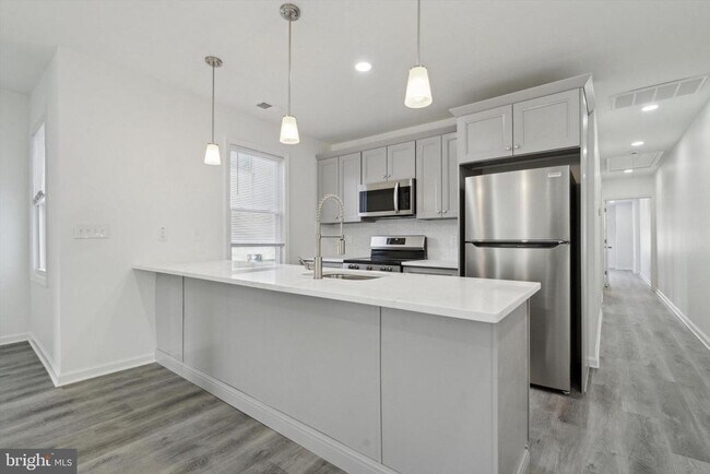Photo - 146 Nassau St Unit 3