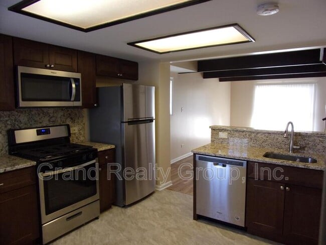 Photo - 337 Meadow Green Ln