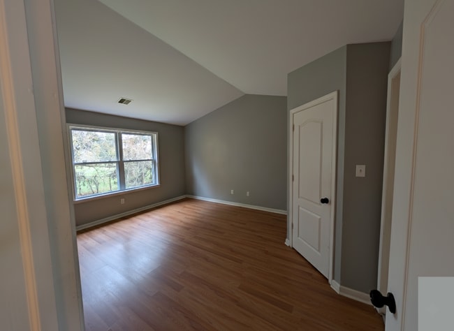 Photo - 192 Lindfield Cir