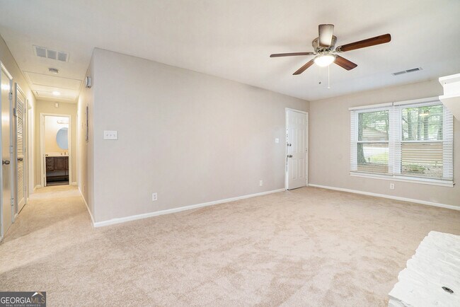 Photo - 2123 Huddersfield Way