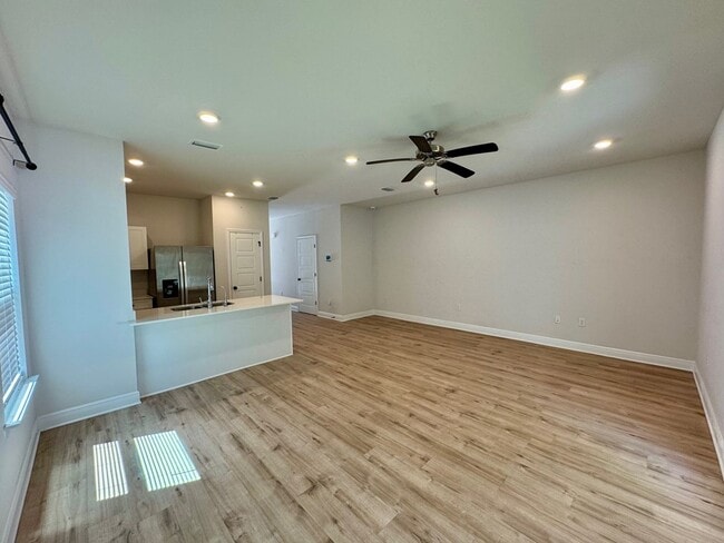 Photo - 272 The Prado