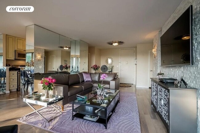 Photo - 4455-4465 Douglas Ave