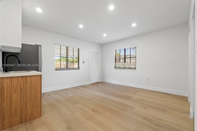 Photo - 1060 Pasco Jose De La Luz Y Caballero Ct Unidad 2