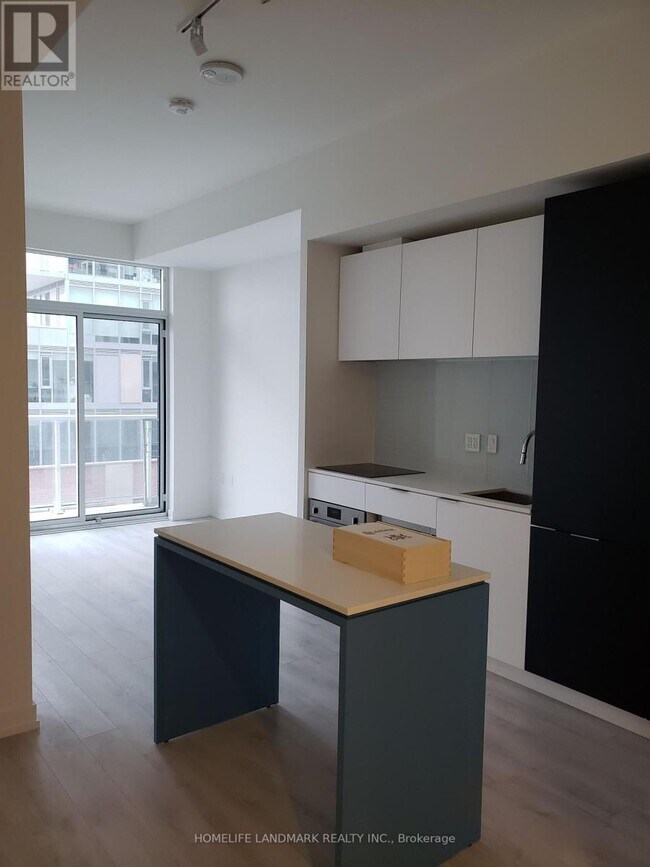 Photo - 33 Helendale Ave Unité 420