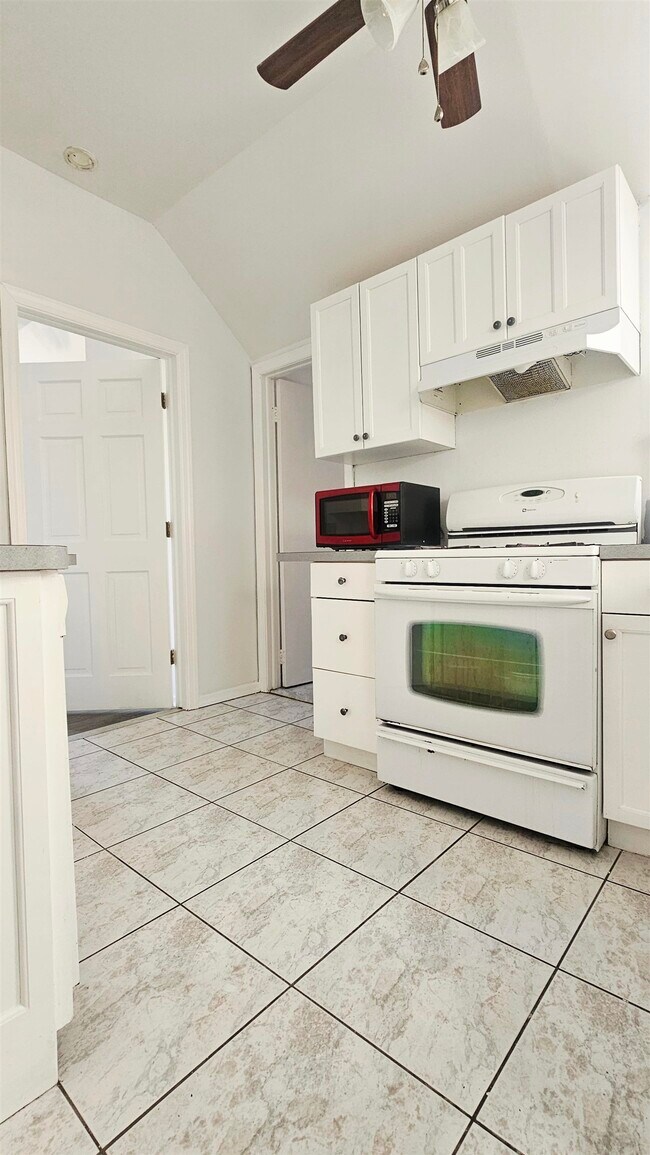 Photo - 86 W 34th St.