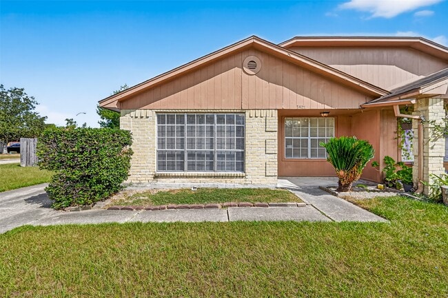 Building Photo - 7407 Alegria Dr