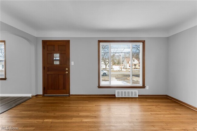 Photo - 14028 Rockside Rd