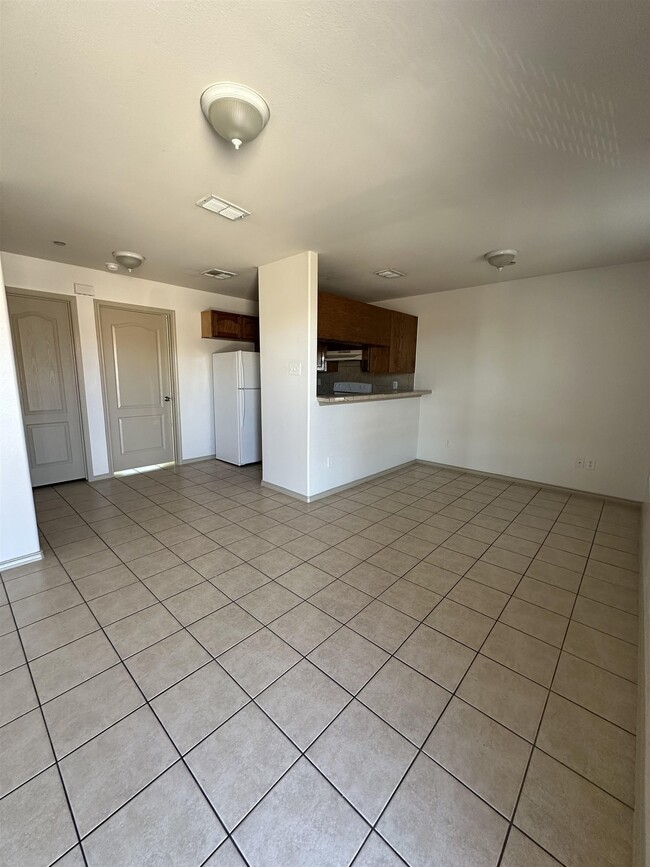 Photo - 1610 E Plum St Unit 35