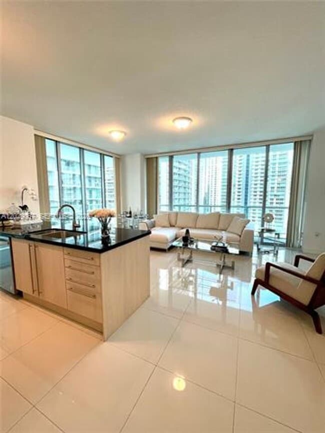 Photo - 79 SW 12th St Unidad 79 SW 12th St # 2407-S