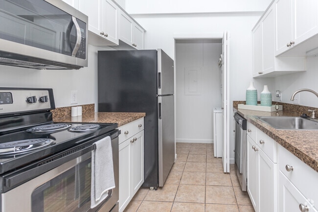 2BR, 2BA - 1,093 SF Driftwood Upper Level