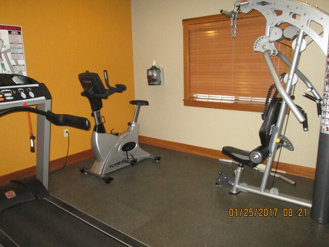 Photo - Hannibal Manor Apartments