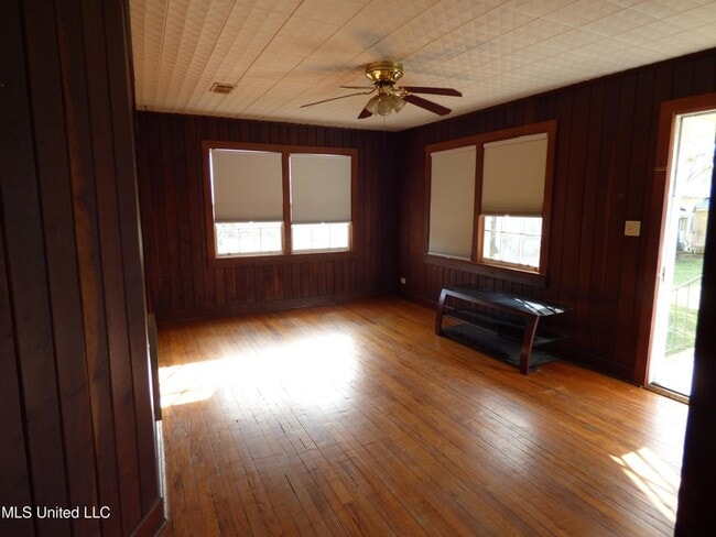 Building Photo - 463 Monticello St SE