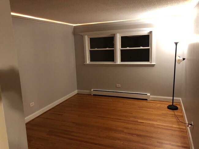 4936 N Leonard Dr Unit 4936 N Leonard, 2nd Floor