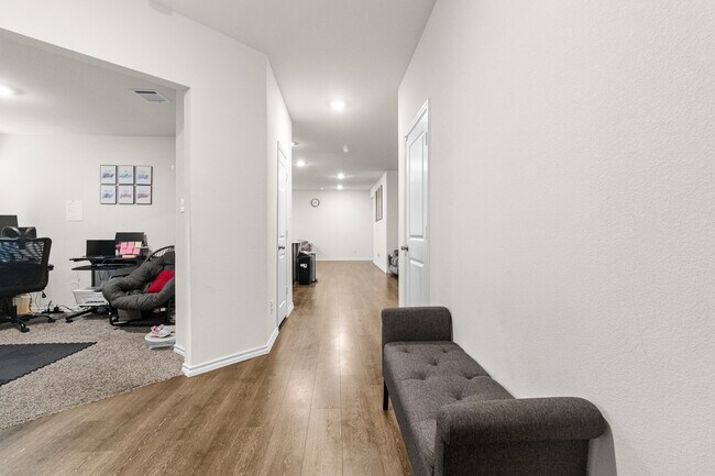 Photo - 2928 Roper St