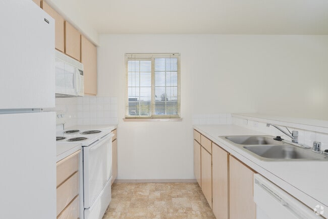 1BR, 1BA - 780SF- Kitchen - Rock Creek