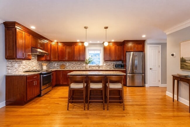 Photo - 233 Grove St
