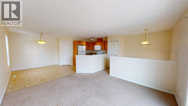 Photo - 9804-9899 99 St