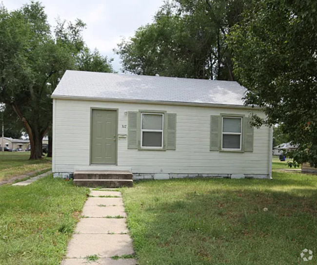 Building Photo - 317 W 18th St Rental