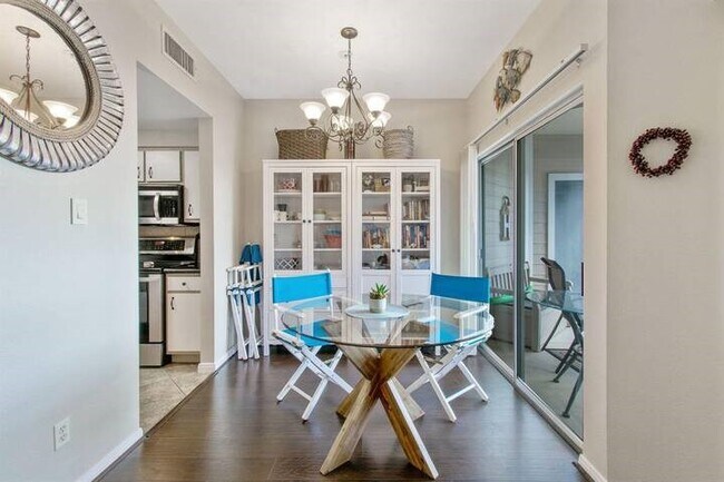 Photo - 12800 Melville Dr Unidad A307