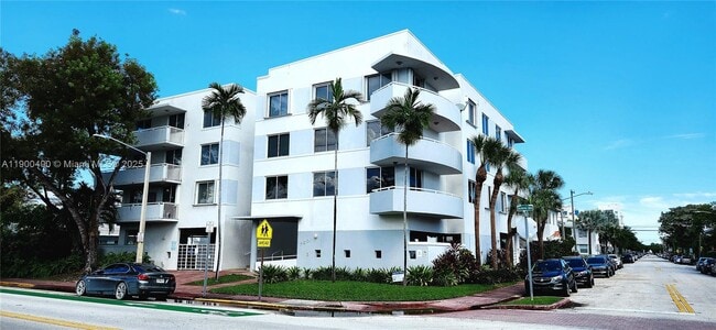 Photo - 7601 Dickens Ave Unidad 303
