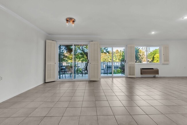 Photo - 2370 Via Mariposa W