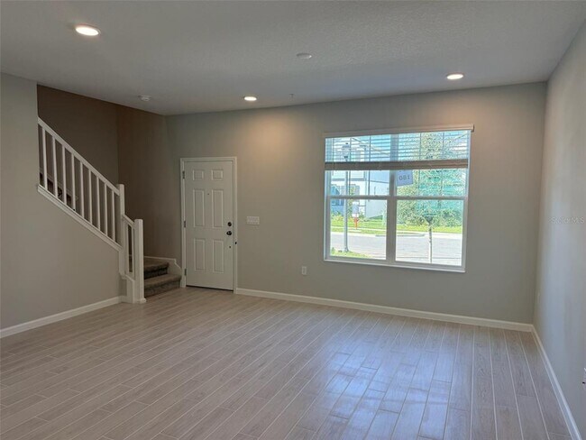 Photo - 611 Pothos St