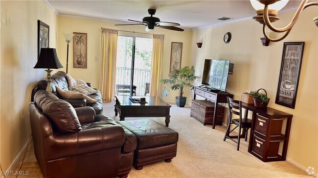 Building Photo - 1849 Maravilla Ave Unit C14 Rental