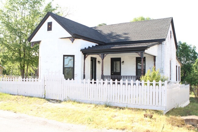 Photo - 700 Shull St