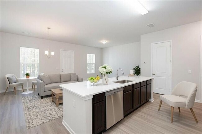 Photo - 625 Everett Ln