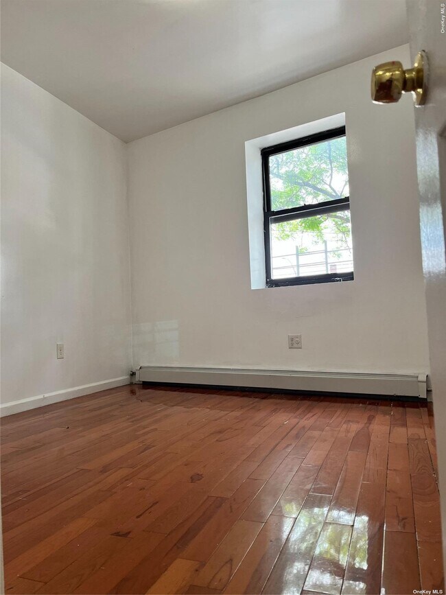 Photo - 87-05-166 166th St