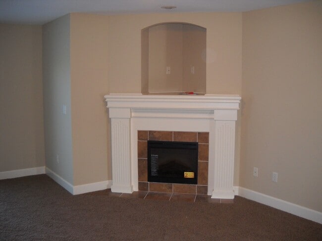 Building Photo - 3 Bedroom , 2.5 Bath Oak Valley Townhouse