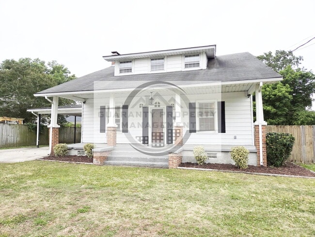 Building Photo - 304 S 17th St