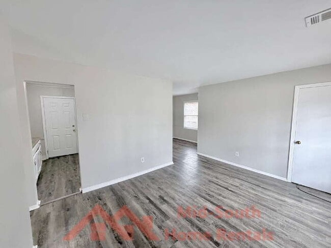 Photo - 1880 Willow Wood Ave