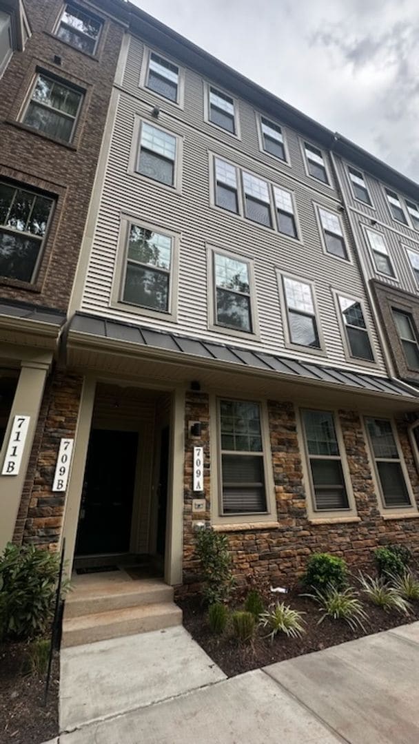 Photo - 709 Thomas Ln