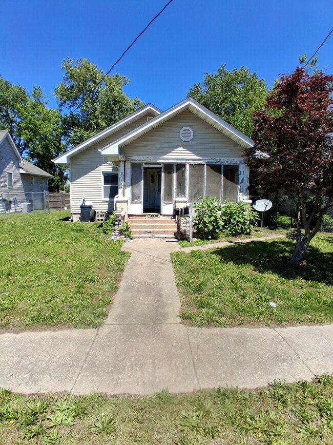 Building Photo - 205 E Saint Louis St