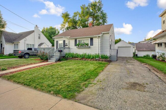 Photo - 1431 1st St SE