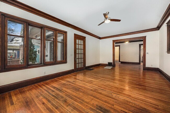 Photo - 572 Madison Ave SE