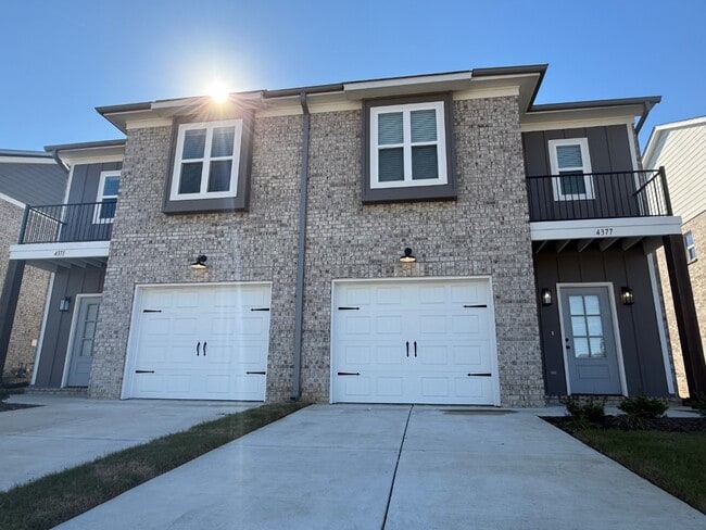 Photo - 4377 Ravenwood Park W