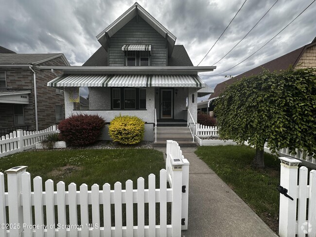 Building Photo - 1715 Tripp Ave Rental