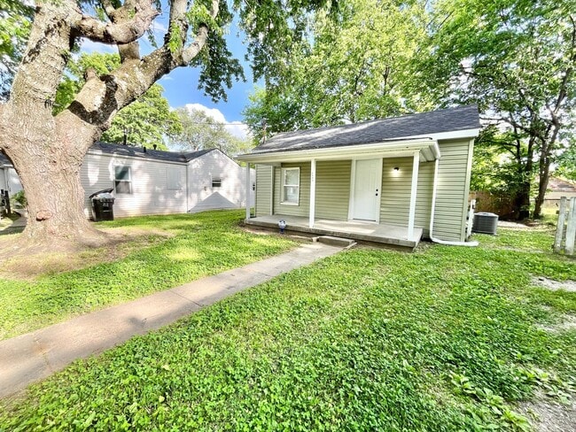 Building Photo - Nice Family Home in the 40215 Area