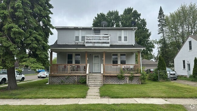 Building Photo - 16250 Chesterfield Ave Unit 16250 Chestrefield- Lower Rental