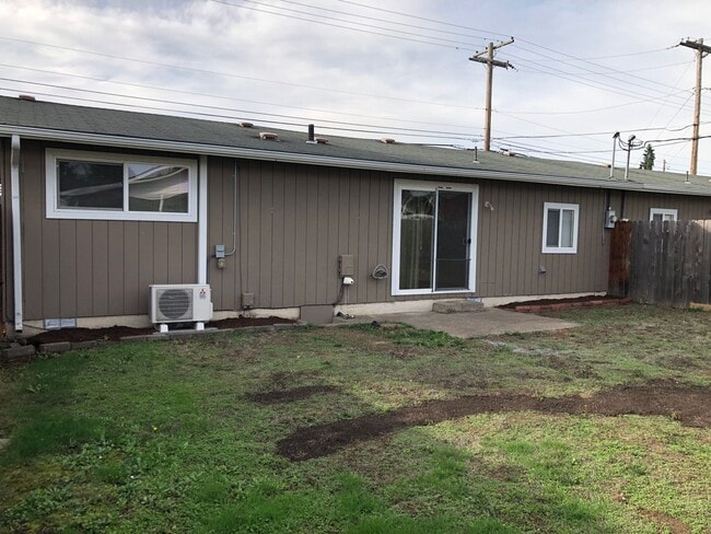 Photo - Beautifully updated 2 bed/1bath duplex in ...