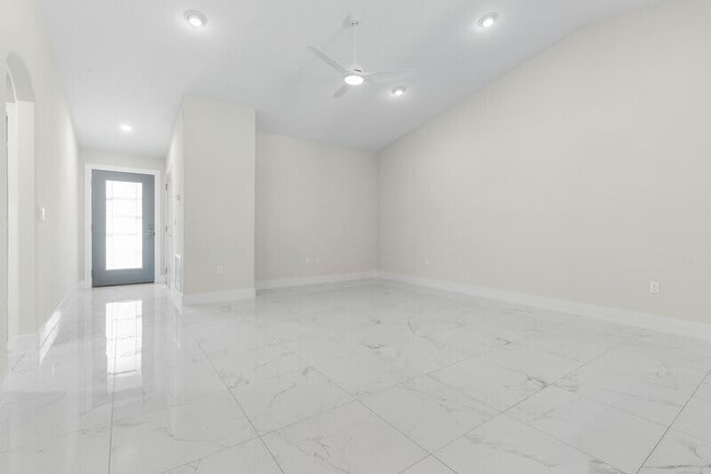 Photo - 12 Lloret Pl