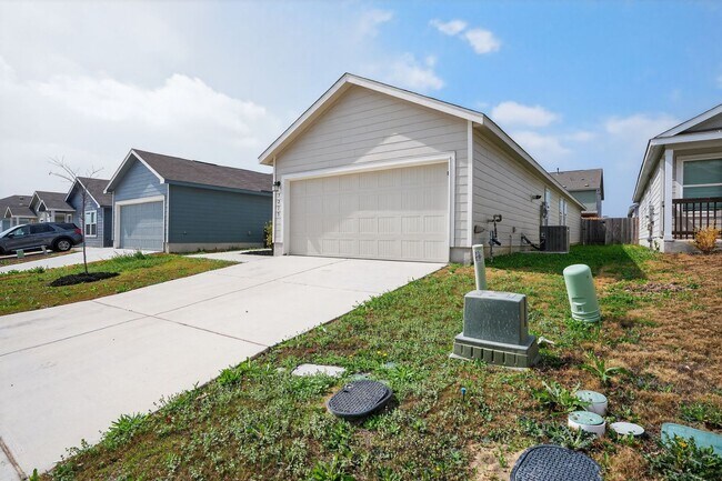 Photo - Move-In Ready 4/2 w/ Modern Layout in Growing San Antonio Community