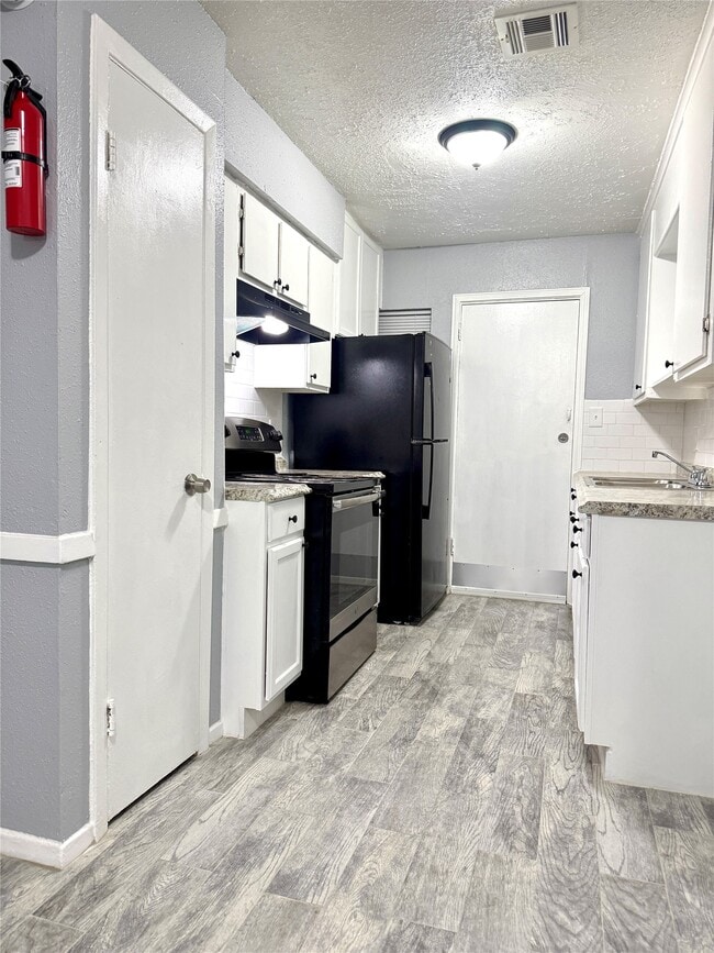 Photo - 4515 Oxford St