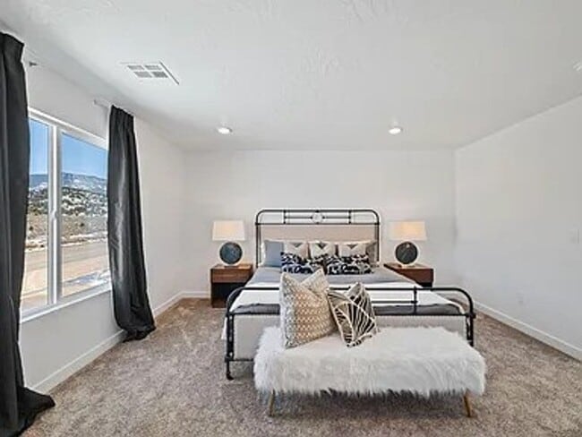 Photo - 3 Bed Townhome- PET FRIENDLY!